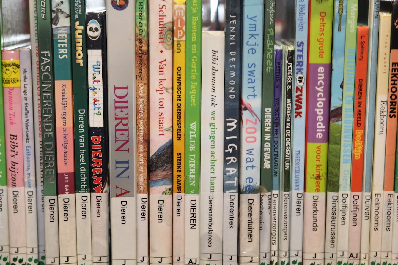 Foto: Persoonlijke boekentafels in december bij Bibliotheek Noord-Veluwe