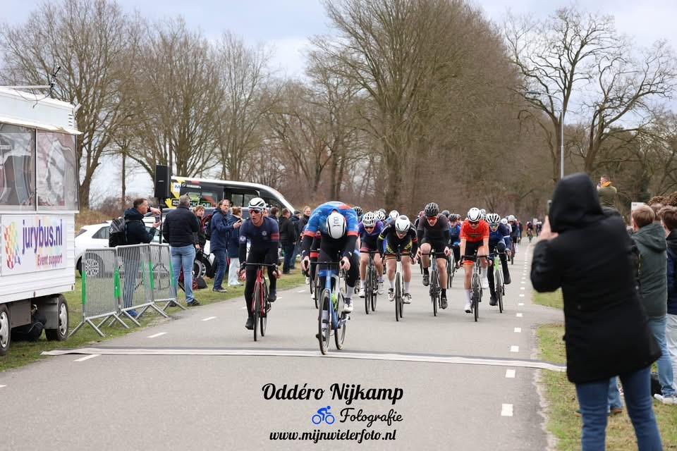 Foto: Van der Vliet en Nagelhout slaan toe op 't Loo, ontknoping Voorjaarscompetitie nadert