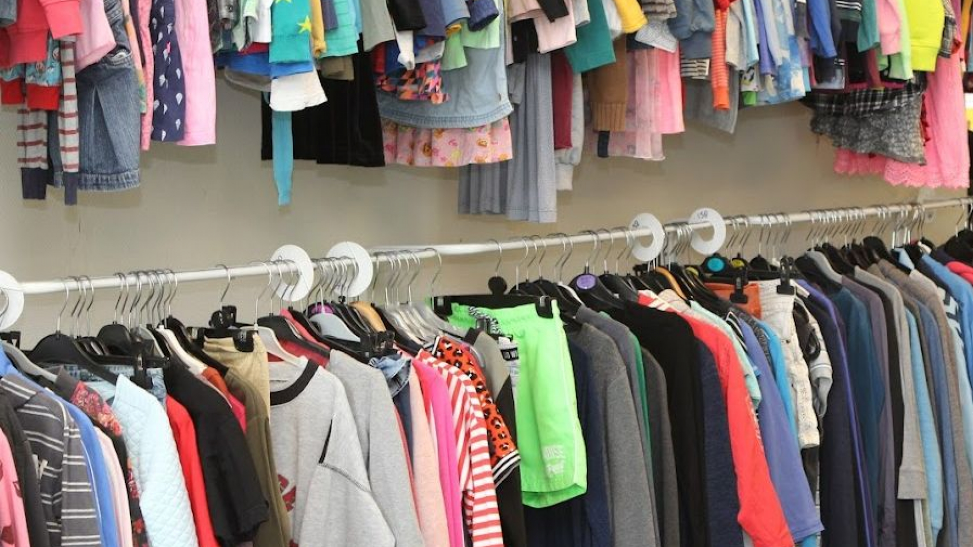 Foto: Tweede Kans Kledingmarkt voor kinderkleding in Oldebroek