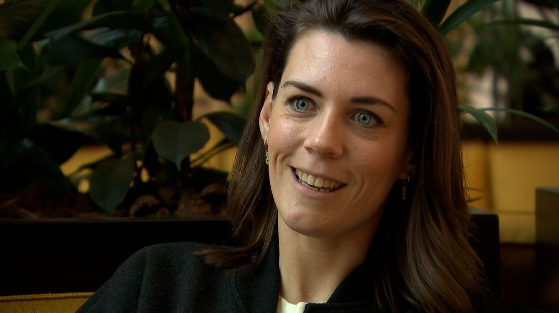 Foto: Eveline krijgt kanker op 23e, nu heeft ze drie dochters