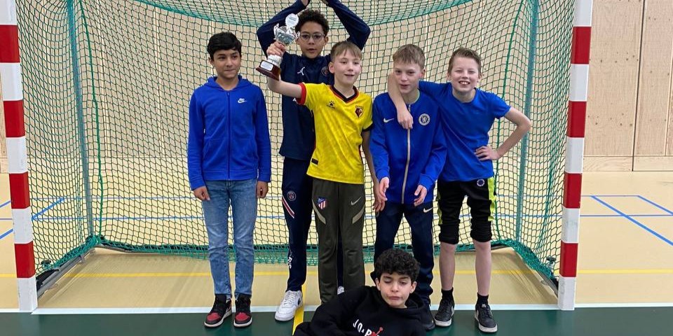 Foto: Zaalvoetbaltoernooi basisscholen Nunspeet