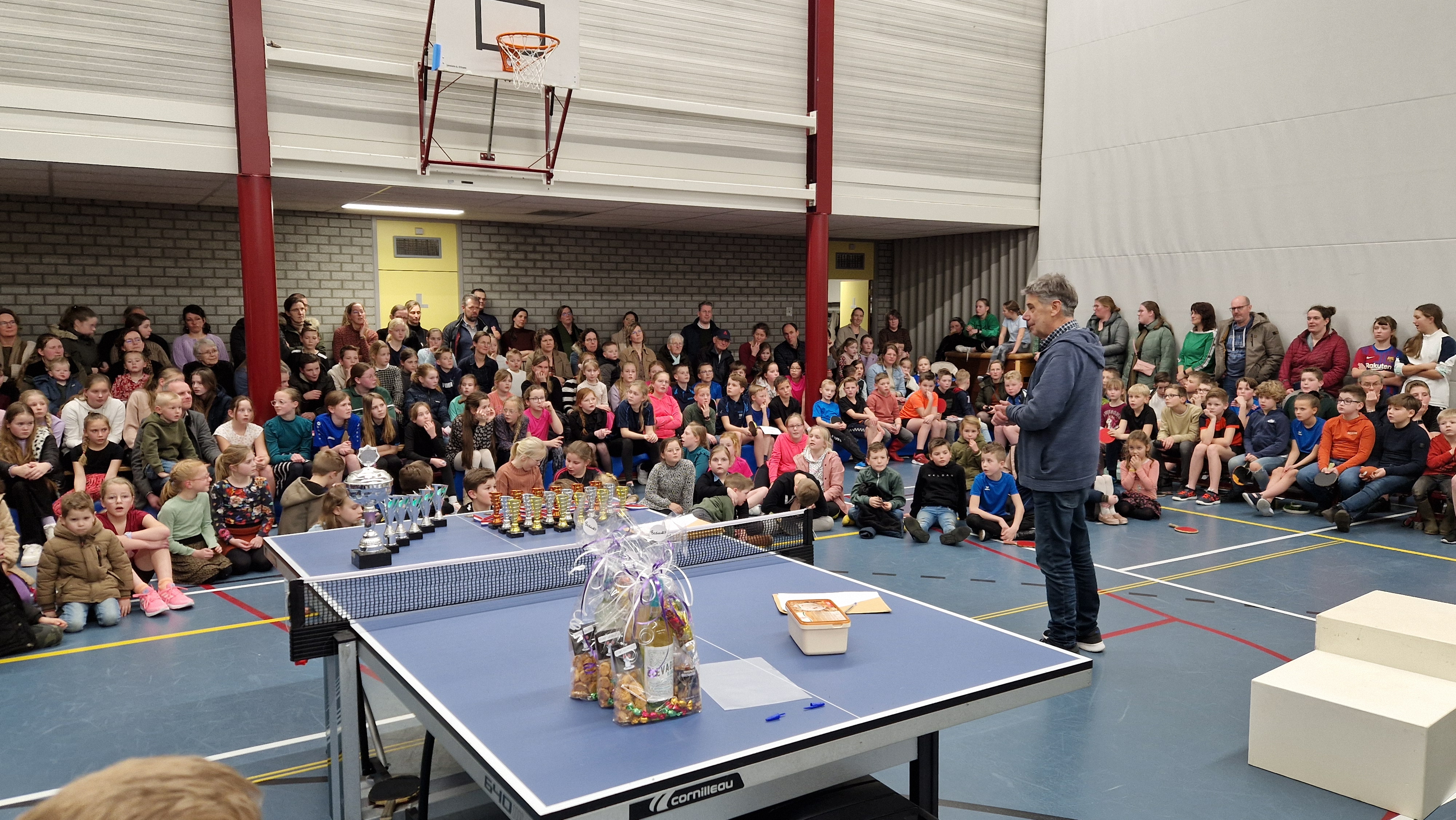 Foto: Van Stuijvenbergschool wint 40e editie van scholierentoernooi tafeltennis