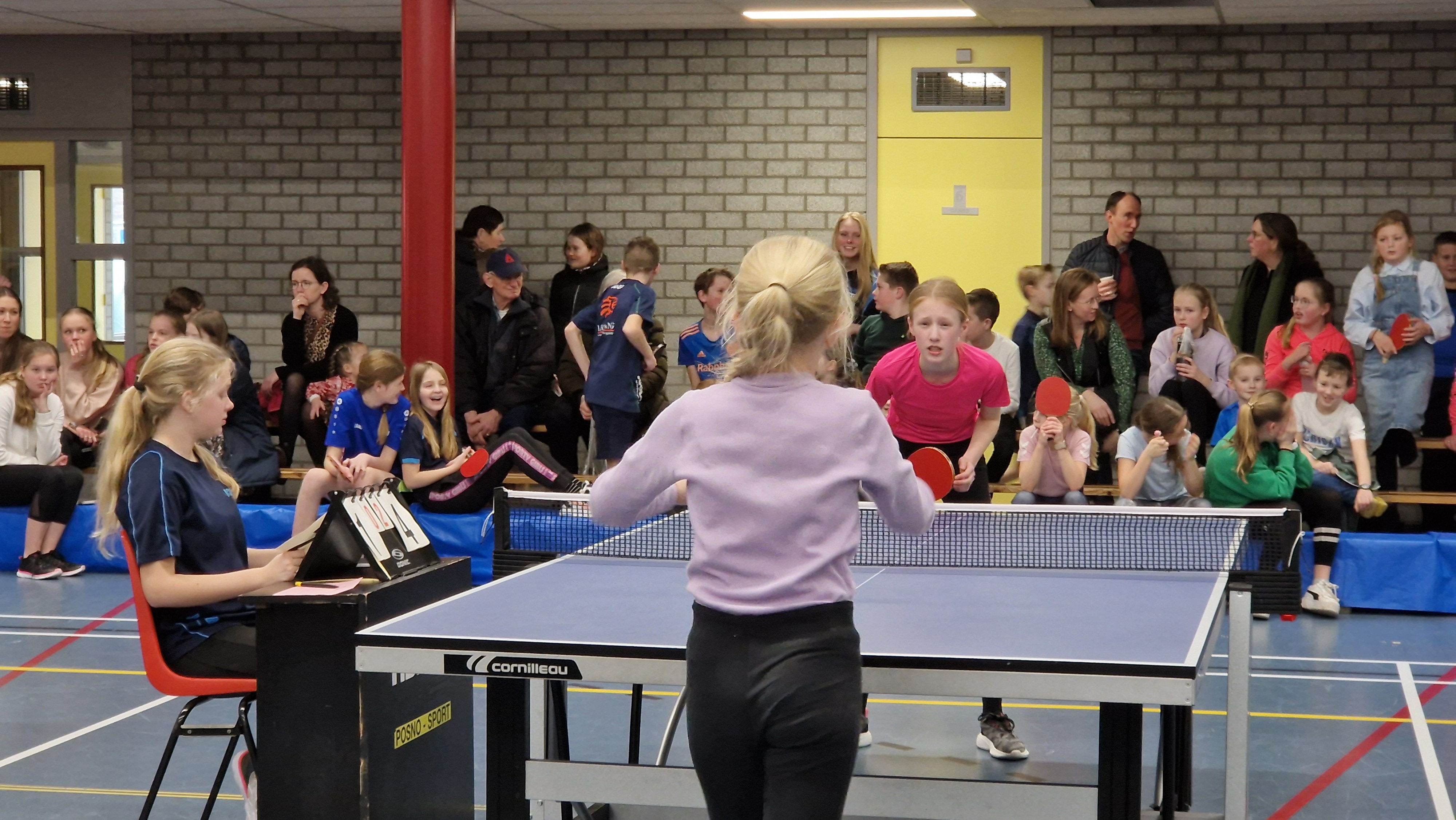 Foto: Van Stuijvenbergschool wint 40e editie van scholierentoernooi tafeltennis
