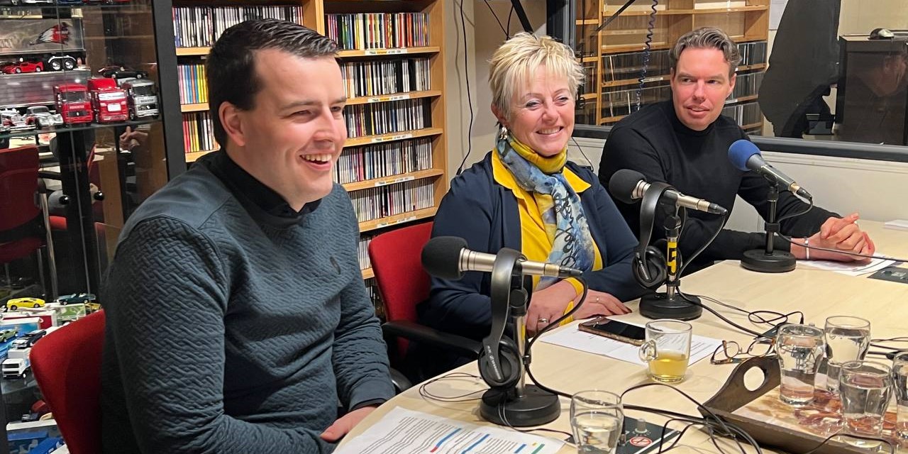 Foto: Speciale uitzending 'Klein Binnenhof' voor Dick Baas