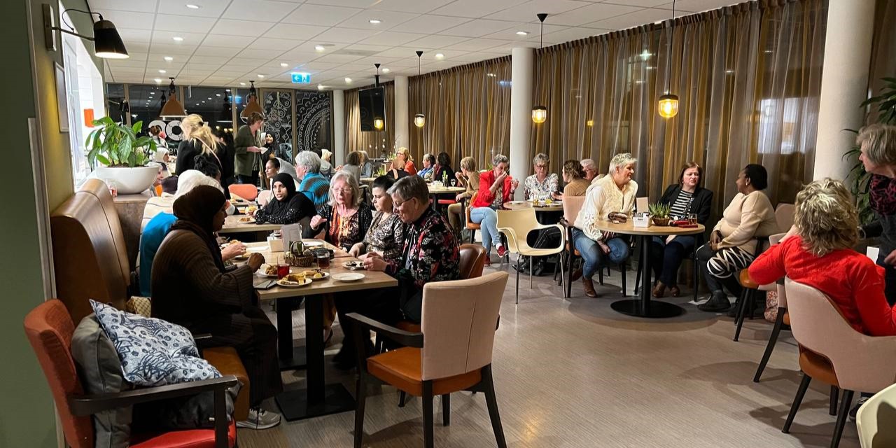 Foto: Internationale Vrouwendag lokaal gevierd in WOC De Veluwse Heuvel 