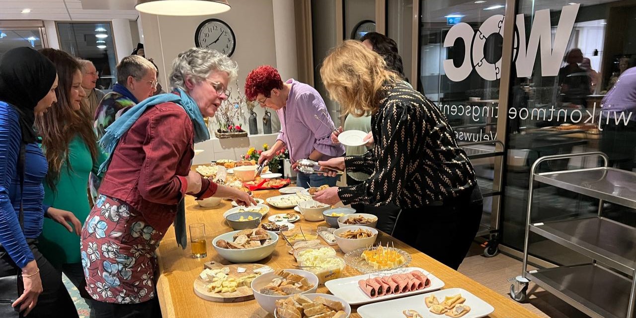 Foto: Internationale Vrouwendag lokaal gevierd in WOC De Veluwse Heuvel 