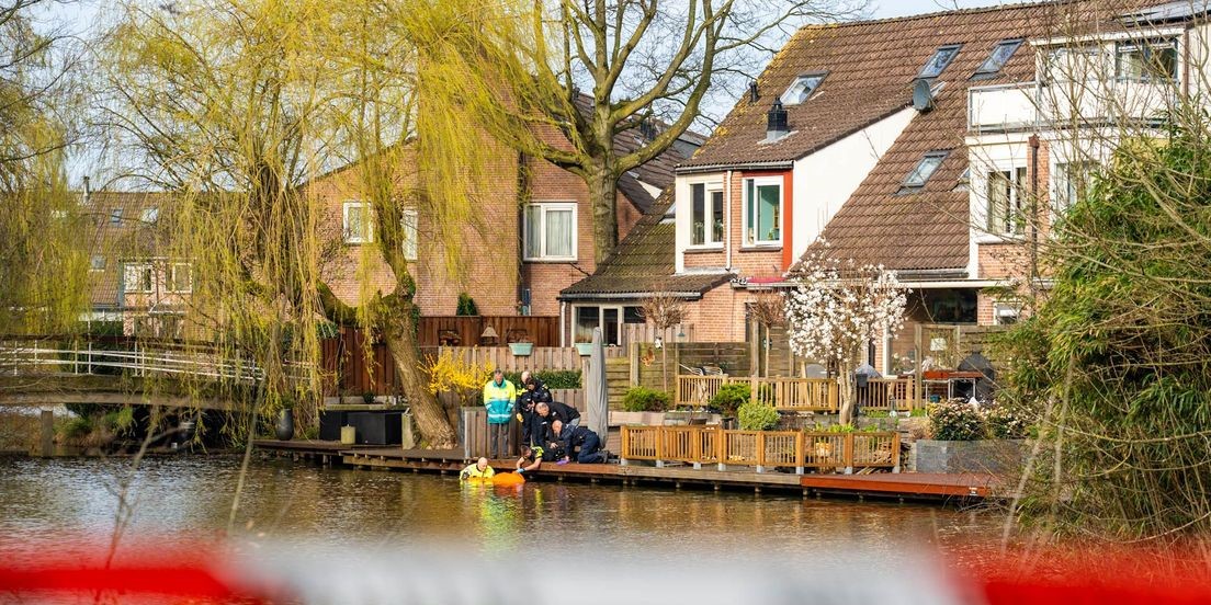 Foto: Buurtbewoners vinden overleden man in vijver