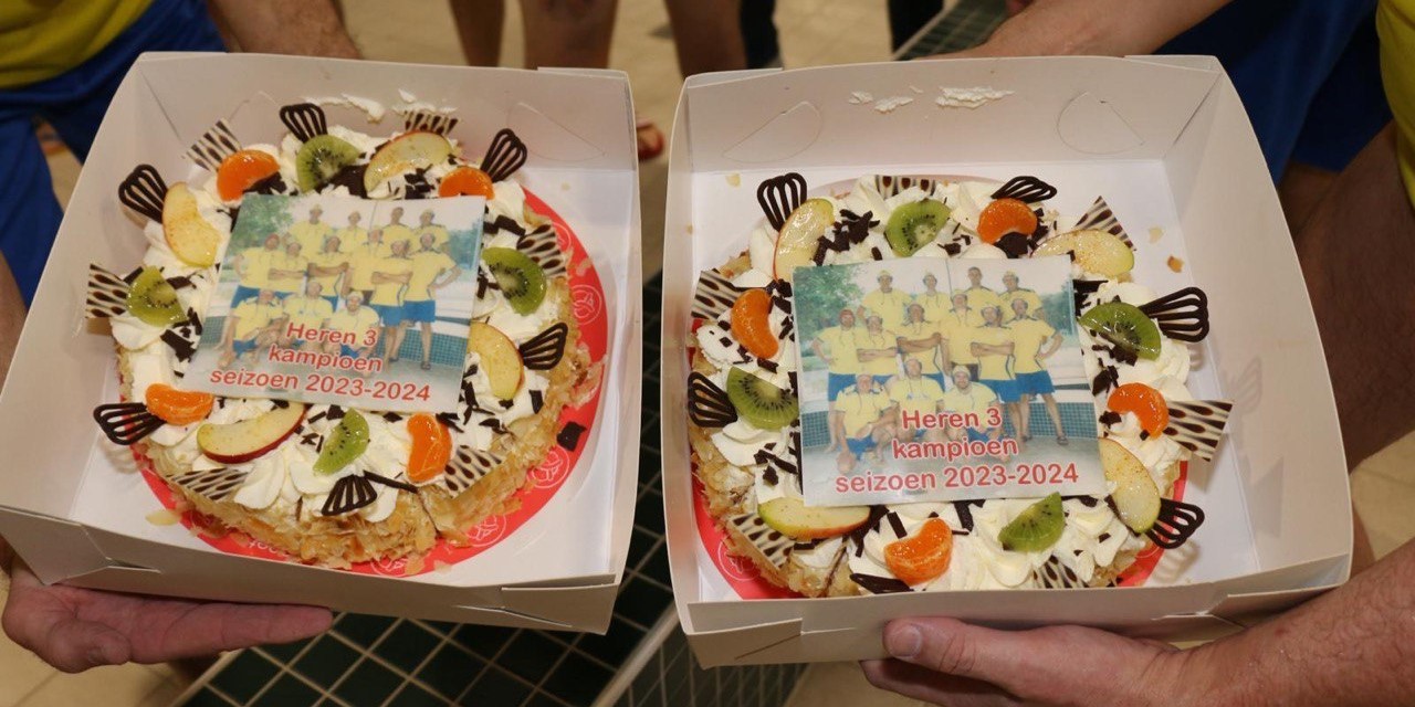 Foto: Waterpoloteam Heren 3 Nunspeet ongeslagen kampioen met 18-3 eindstand: “We zijn heel blij”