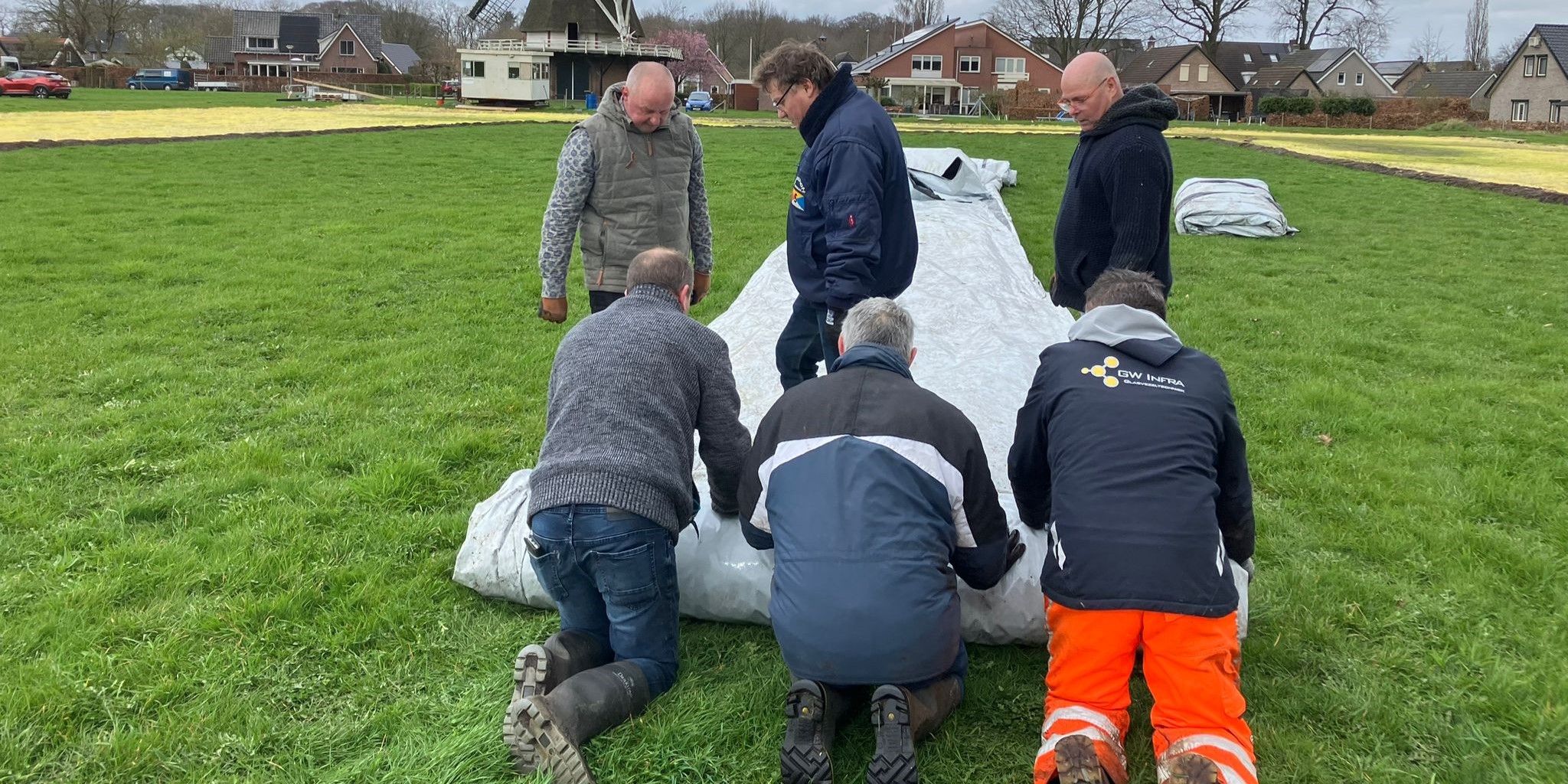 Foto: IJsbaan Hulshorst wordt weer opgeruimd