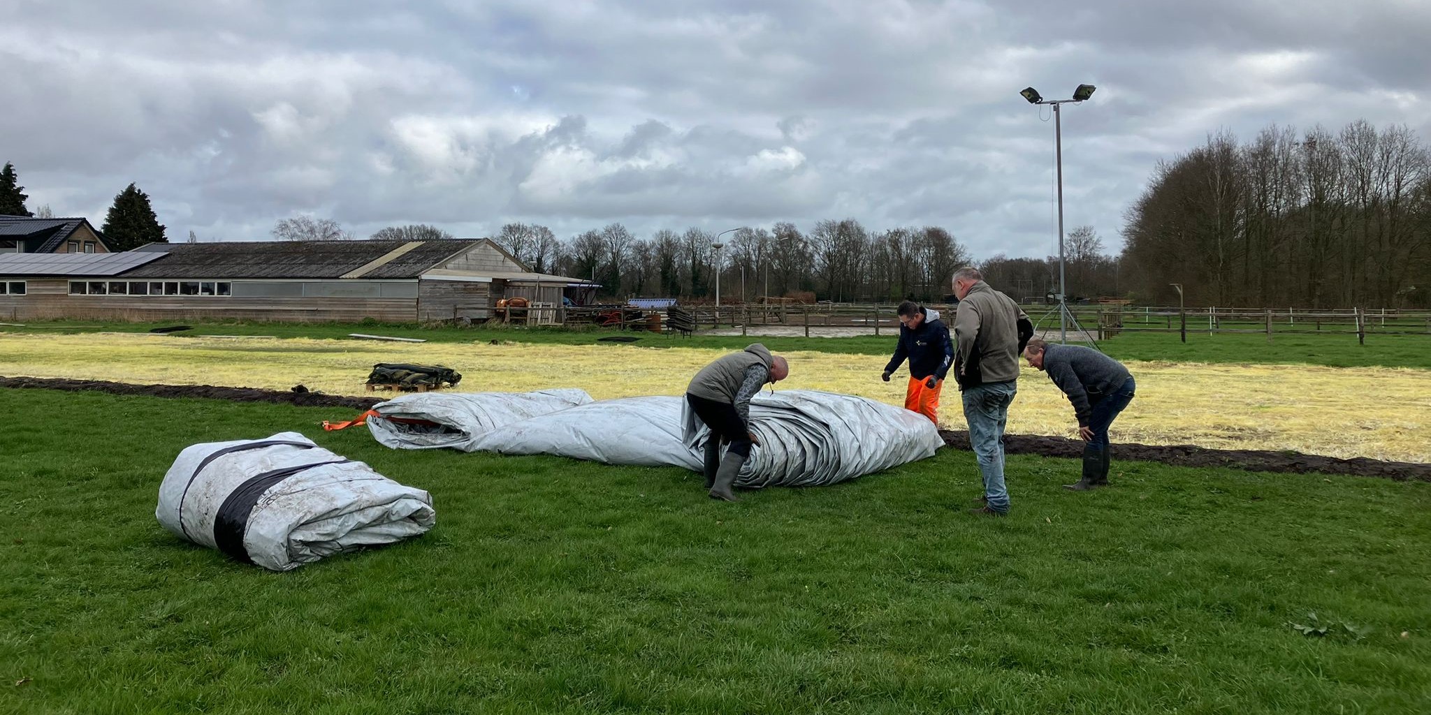 Foto: IJsbaan Hulshorst wordt weer opgeruimd
