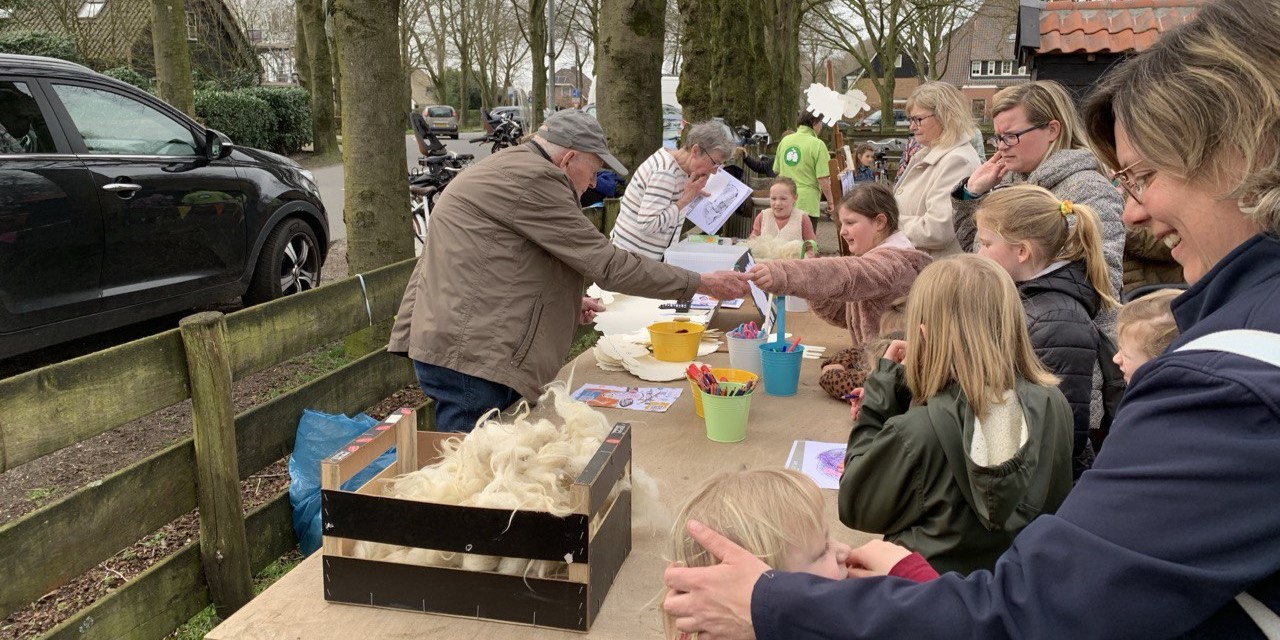 Foto: Drukte en gezelligheid bij Lammetjesmiddag Elspeet  (VIDEO)