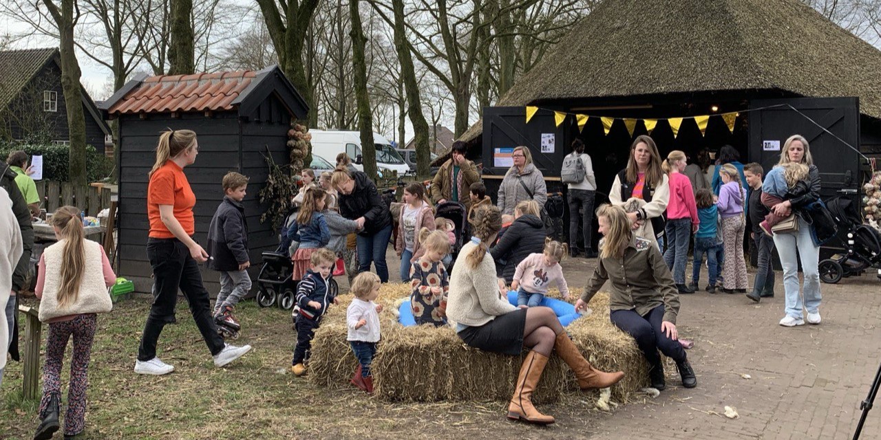 Foto: Drukte en gezelligheid bij Lammetjesmiddag Elspeet  (VIDEO)