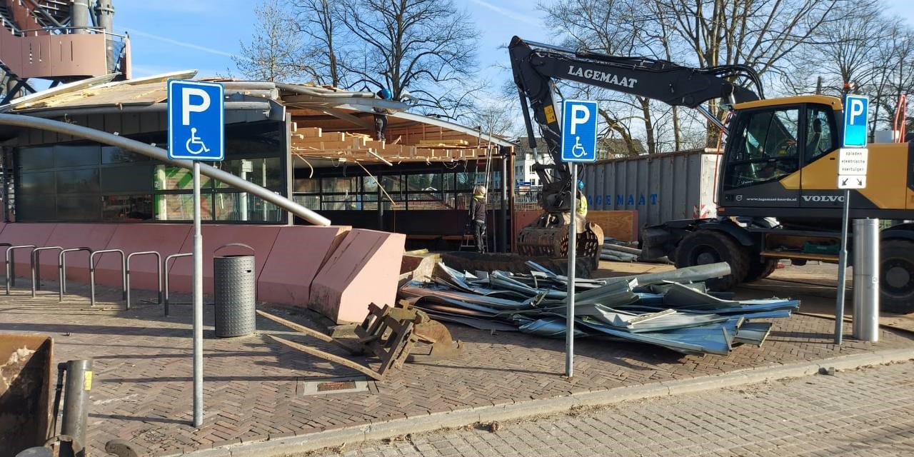 Foto: Afbraak voorportaal toren gestart