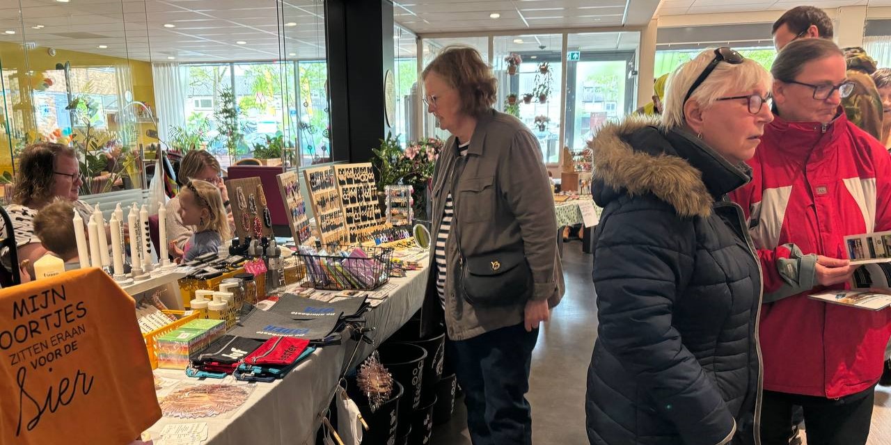 Foto: Zonnige Lentemarkt bij WOC de Binnenhof: ‘Voor iedereen’