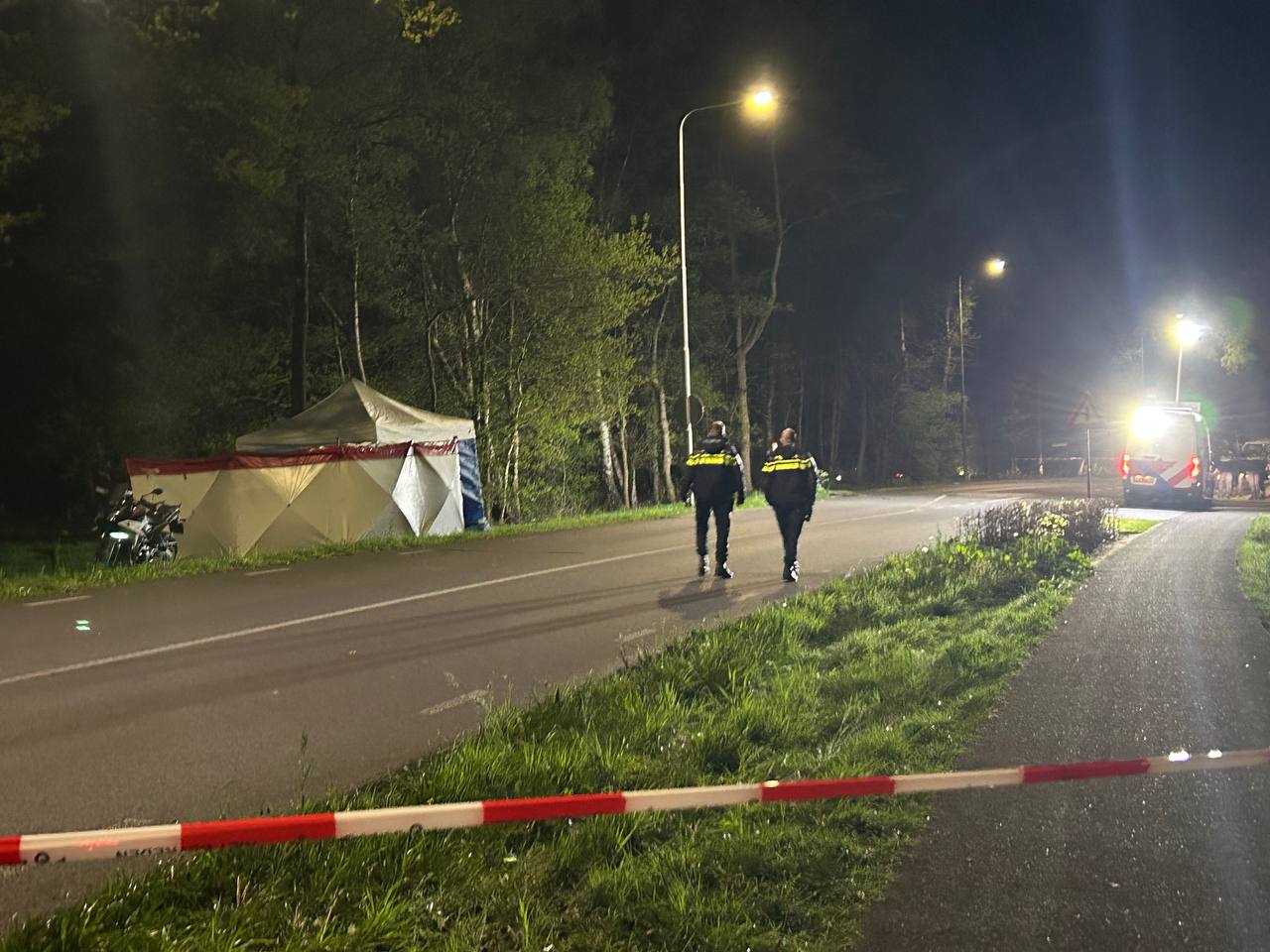 Foto: Up-date | Motorrijder overleden bij eenzijdig ongeval Hulshorst