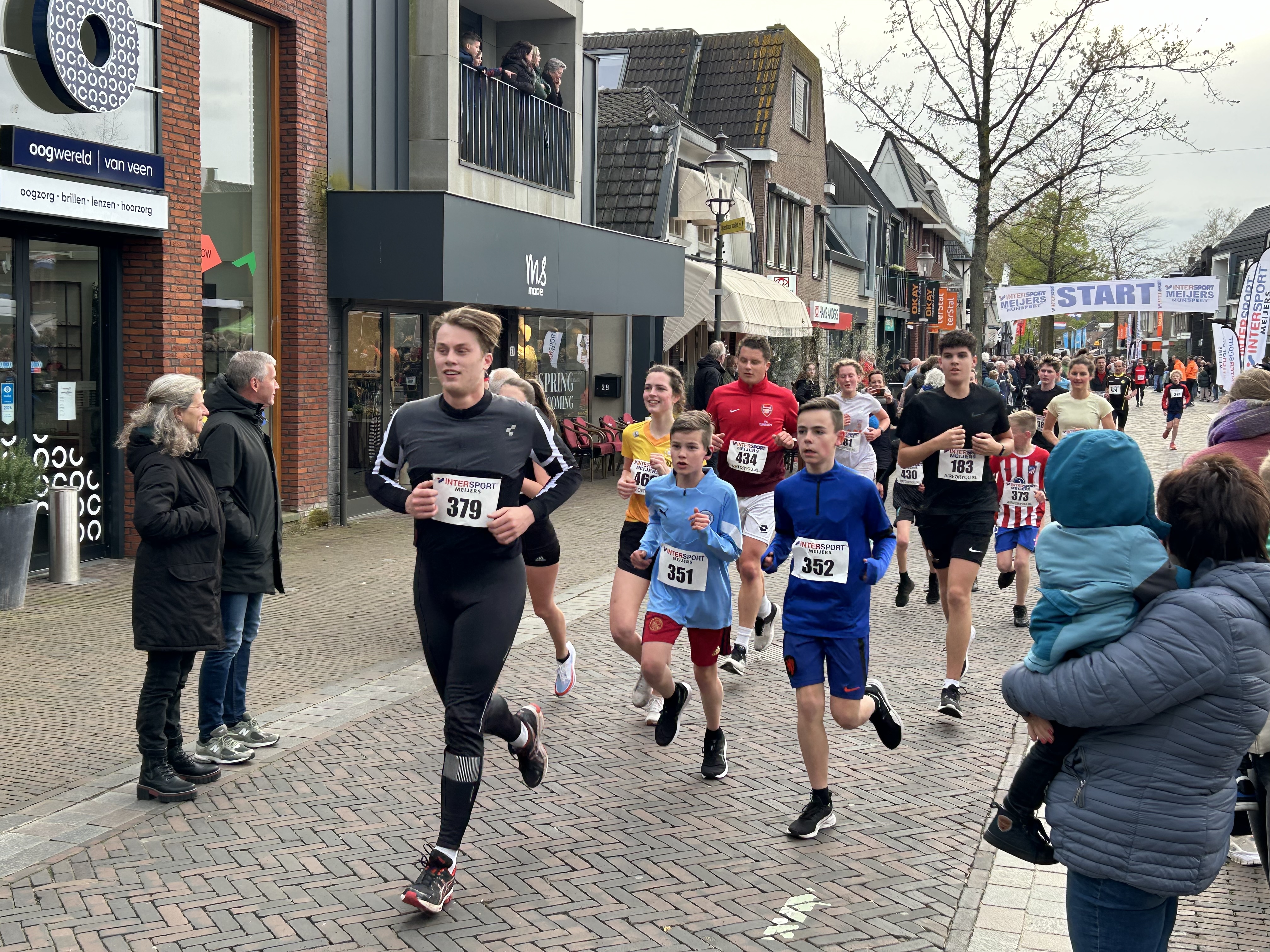 Foto: VIDEO: Dit was de Oranjeloop 2024 in het centrum van Nunspeet