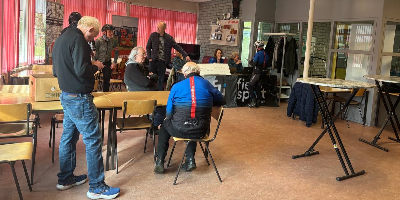 Foto: Wisselend weer tijdens De Jong & Laan Lentetocht, maar toch een hoop fanatiekelingen