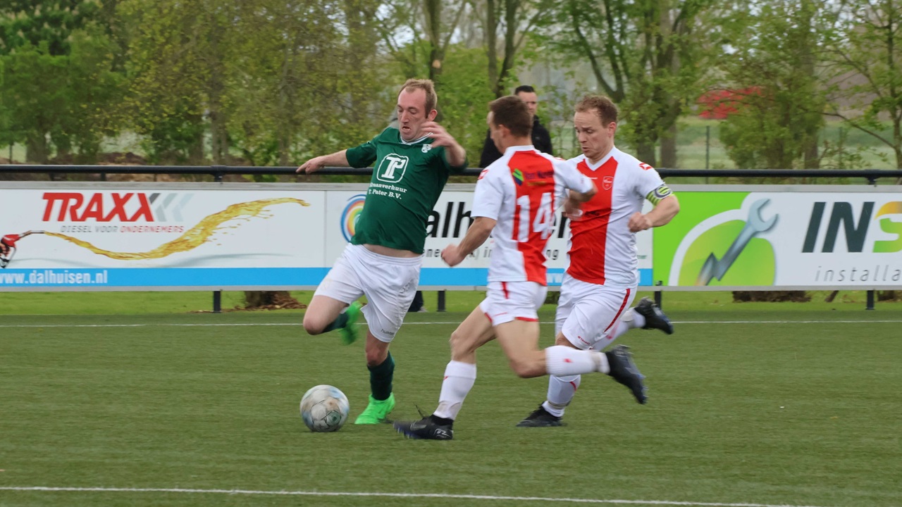 Foto: S.V. ’t Harde speelt wederom gelijk tegen V.V. Oene