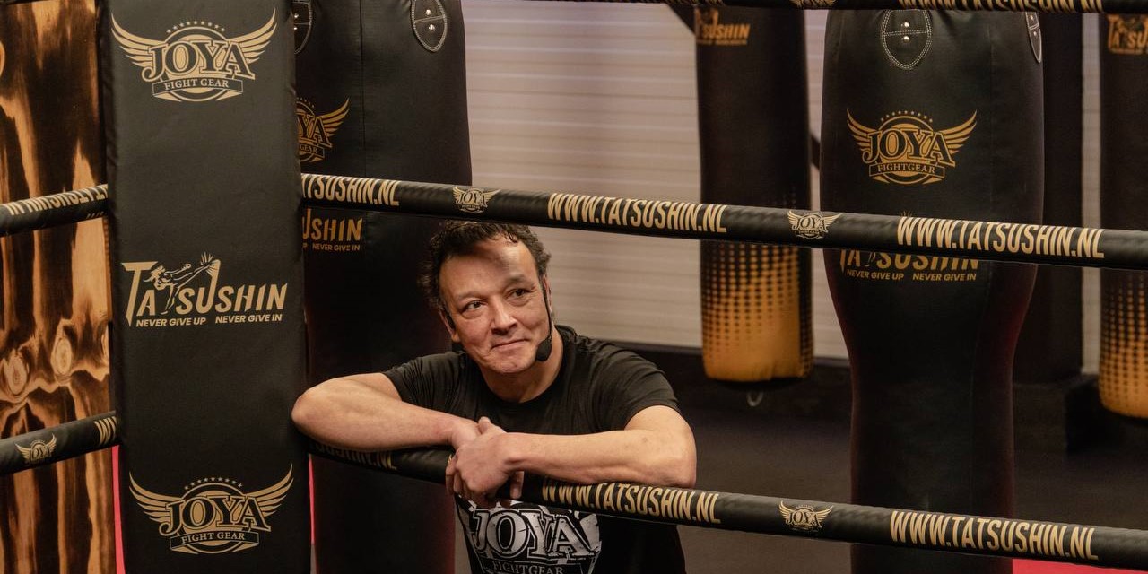 Foto: Raymond Pereira ontvangt belangrijk keurmerk na levenslang knokken: ‘When life gets tough, put on your boxing gloves’