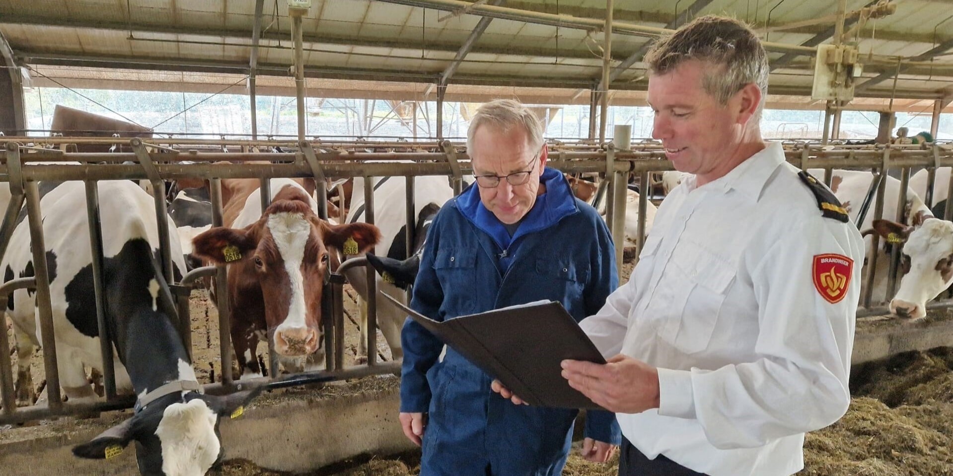 Foto: Brandweer adviseert boeren bij voorkomen stalbrand