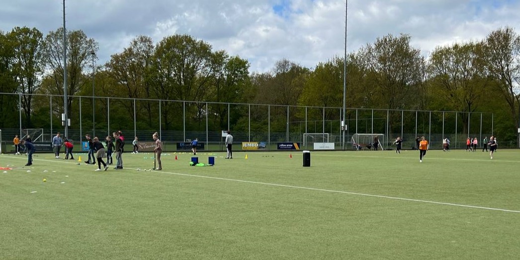 Foto: Ruim 1000 leerlingen groep 7 & 8 actief op Koningsdag 2024