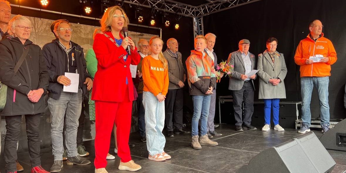 Foto: Koningsdagochtend met Céline Blom: Vier kernen, vier Aubades 