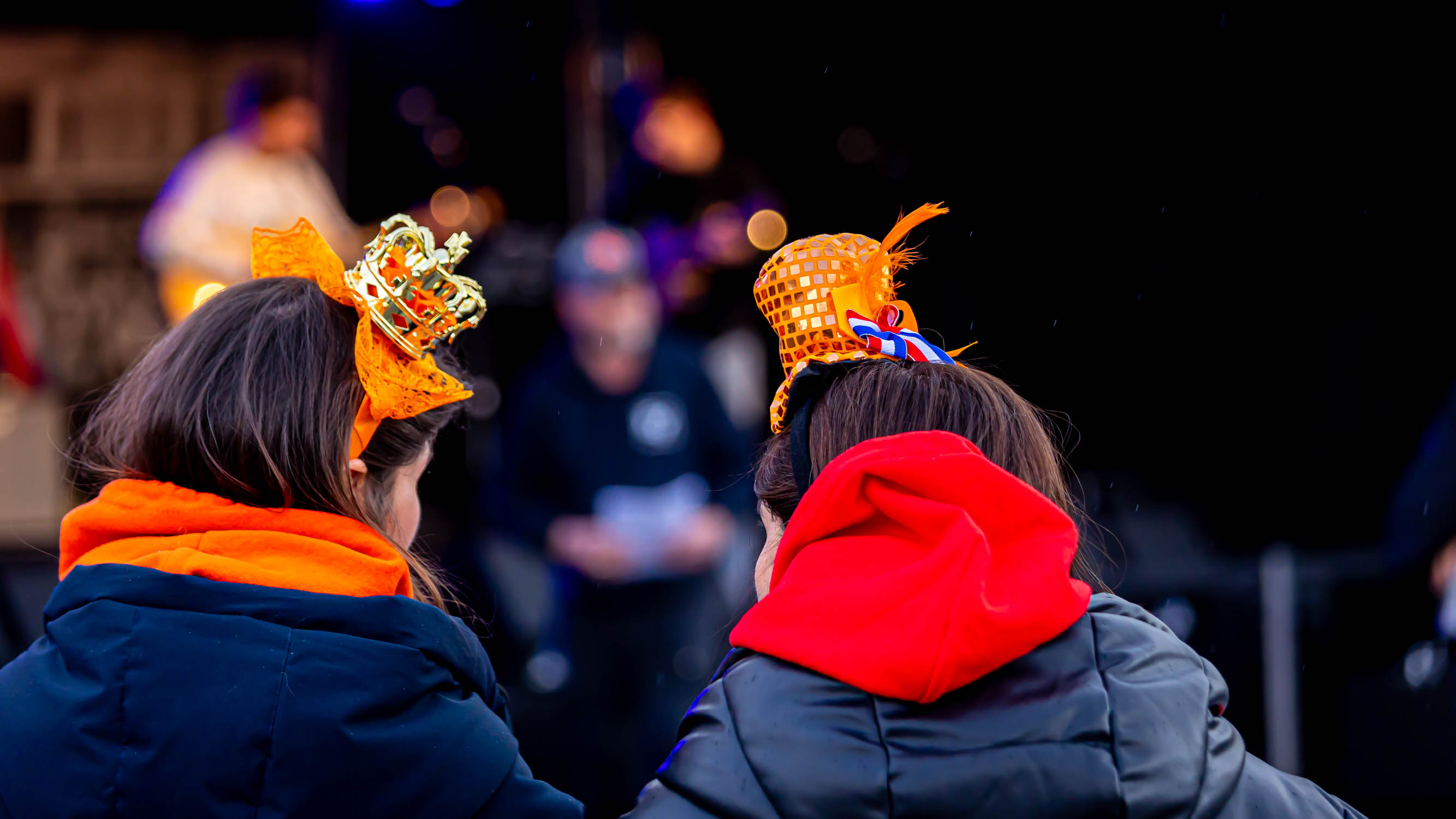 Foto: Koningsnacht 2024: vol marktplein met heerlijke Bluesmuziek