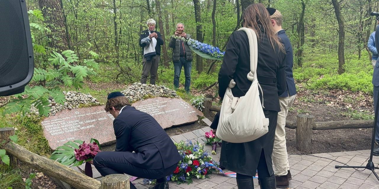 Foto: Zo herdacht Vierhouten de oorlogsslachtoffers en verzetsstrijders uit Tweede Wereldoorlog