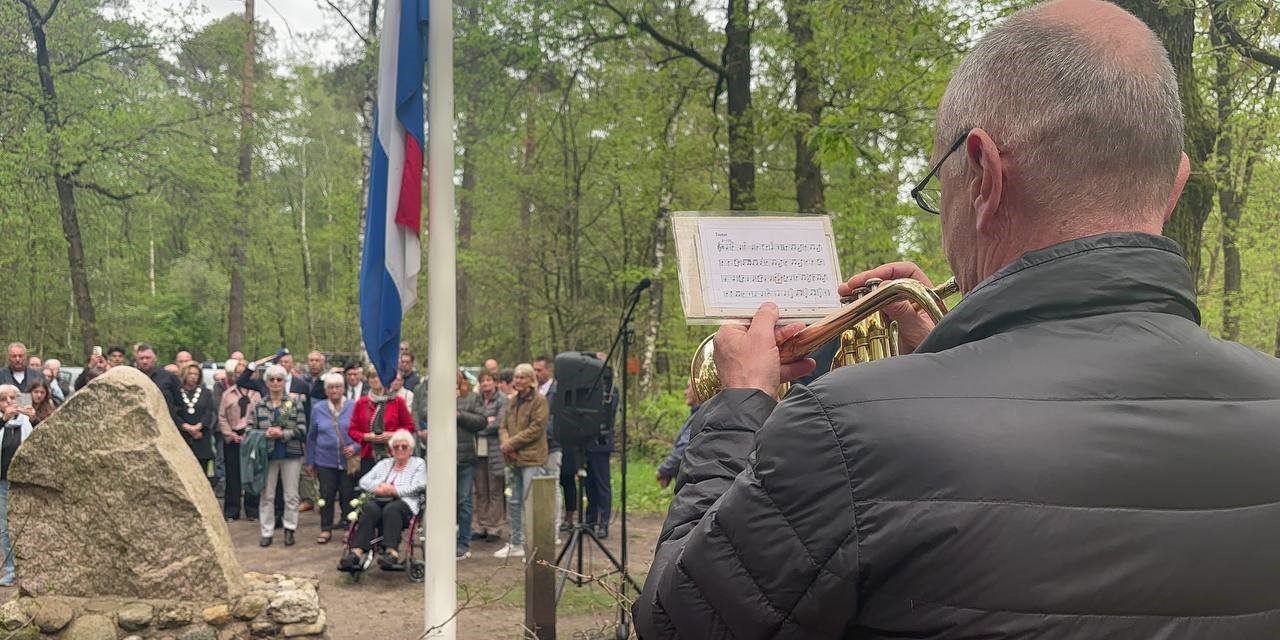 Foto: Zo herdacht Vierhouten de oorlogsslachtoffers en verzetsstrijders uit Tweede Wereldoorlog