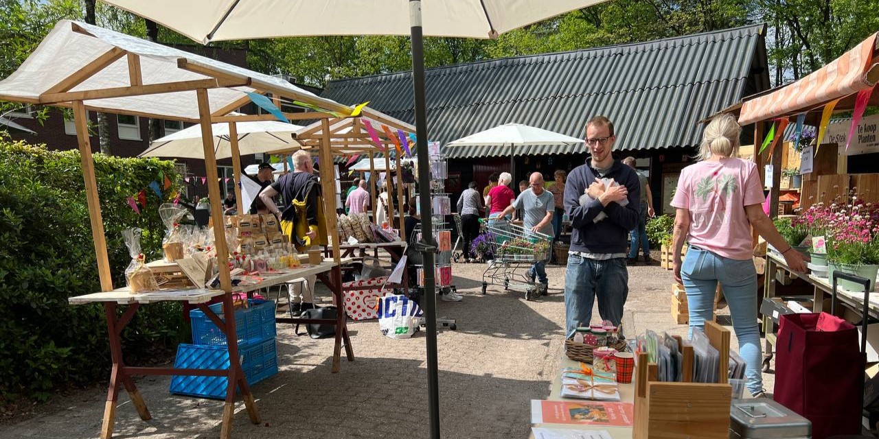 Foto: VIDEO: Tweedaagse plantjesmarkt bij De Stek wederom een succes