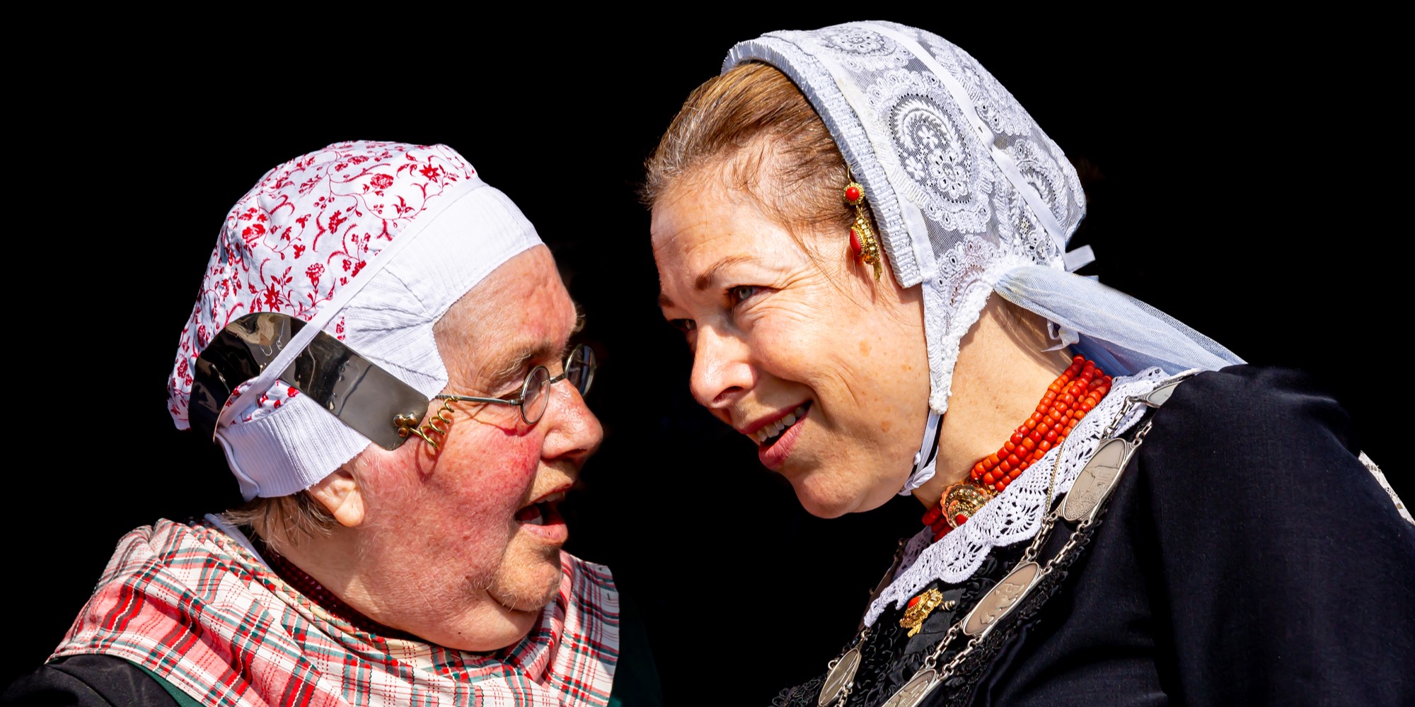Foto: Eibertjesdag in Nunspeet: klederdrachtshows en volksdansen