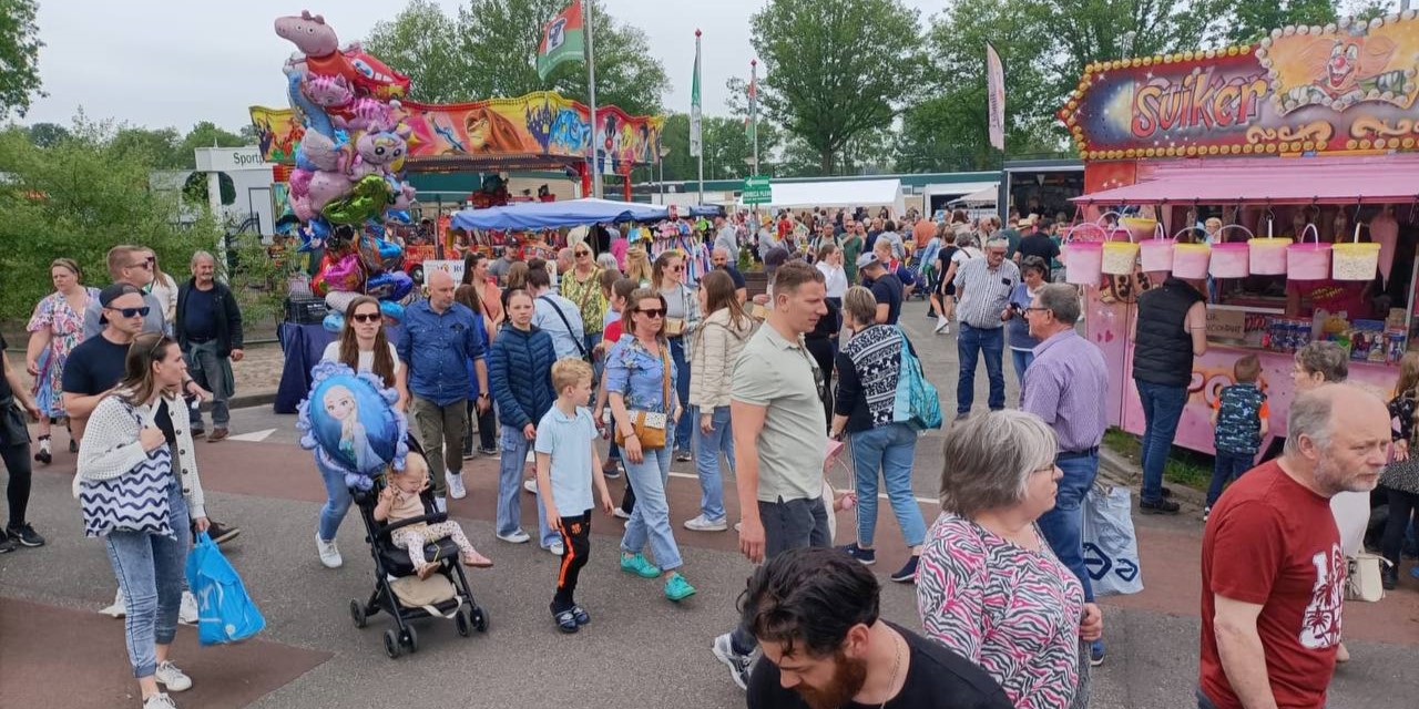 Foto: Grote belangstelling voor Hemelvaartsmarkt ’t Harde