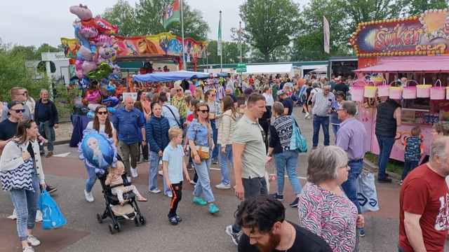 Foto: Grote belangstelling voor Hemelvaartsmarkt ’t Harde