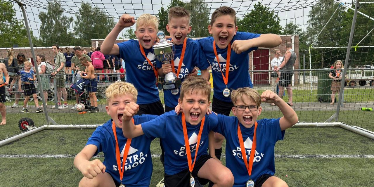 Foto: VIDEO: Petraschool 1 wint regiofinale schoolvoetbaltoernooi