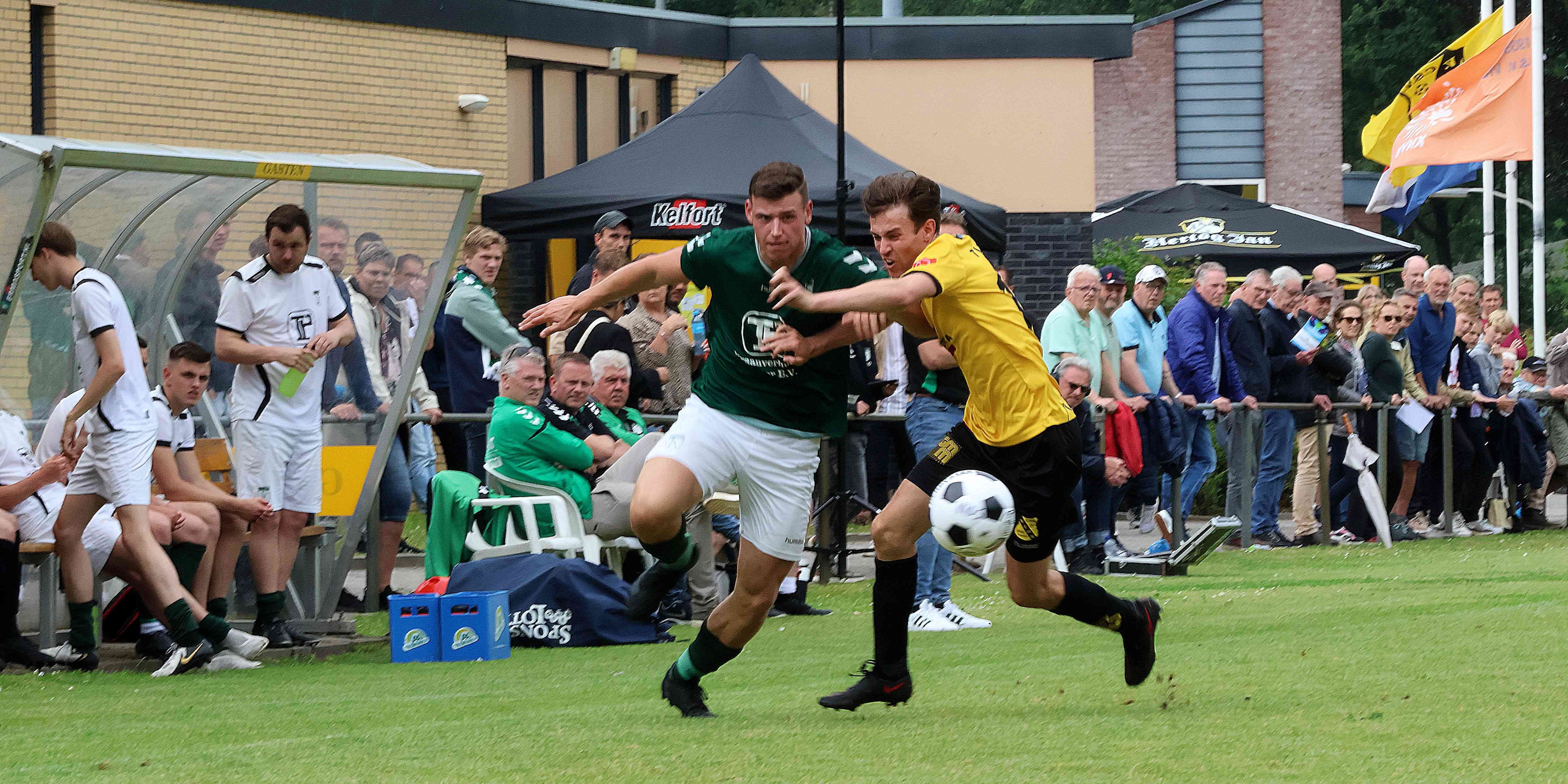 Foto: S.V. ’t Harde verliest laatste competitiewedstrijd in Vaassen