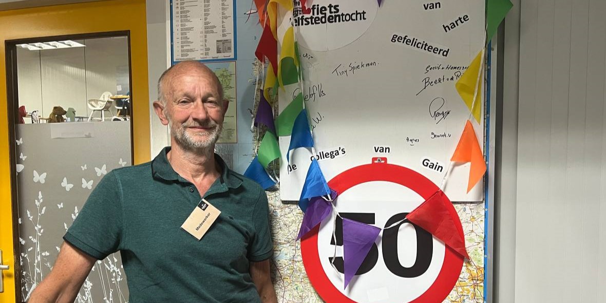 Foto: De 50ste Friese Fietselfstedentocht voor Wiebe