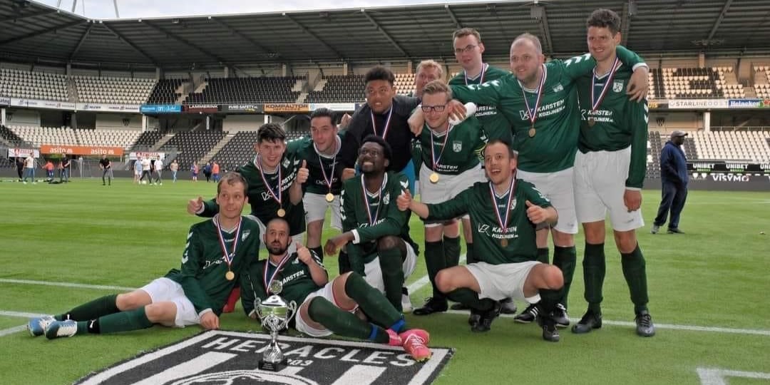 Foto: S.V. ’T Harde pakt winst en neemt KNVB beker mee naar huis