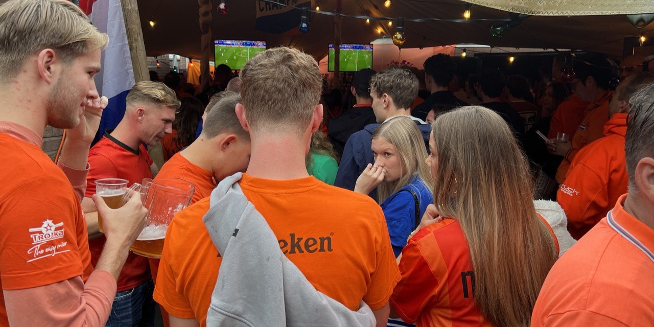 Foto: Oranje naar München en profclubs op de Veluwe