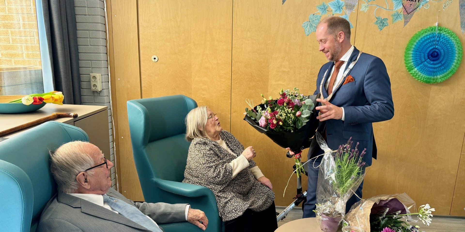 Foto: 65 Jaar Getrouwd, maar gescheiden van elkaar