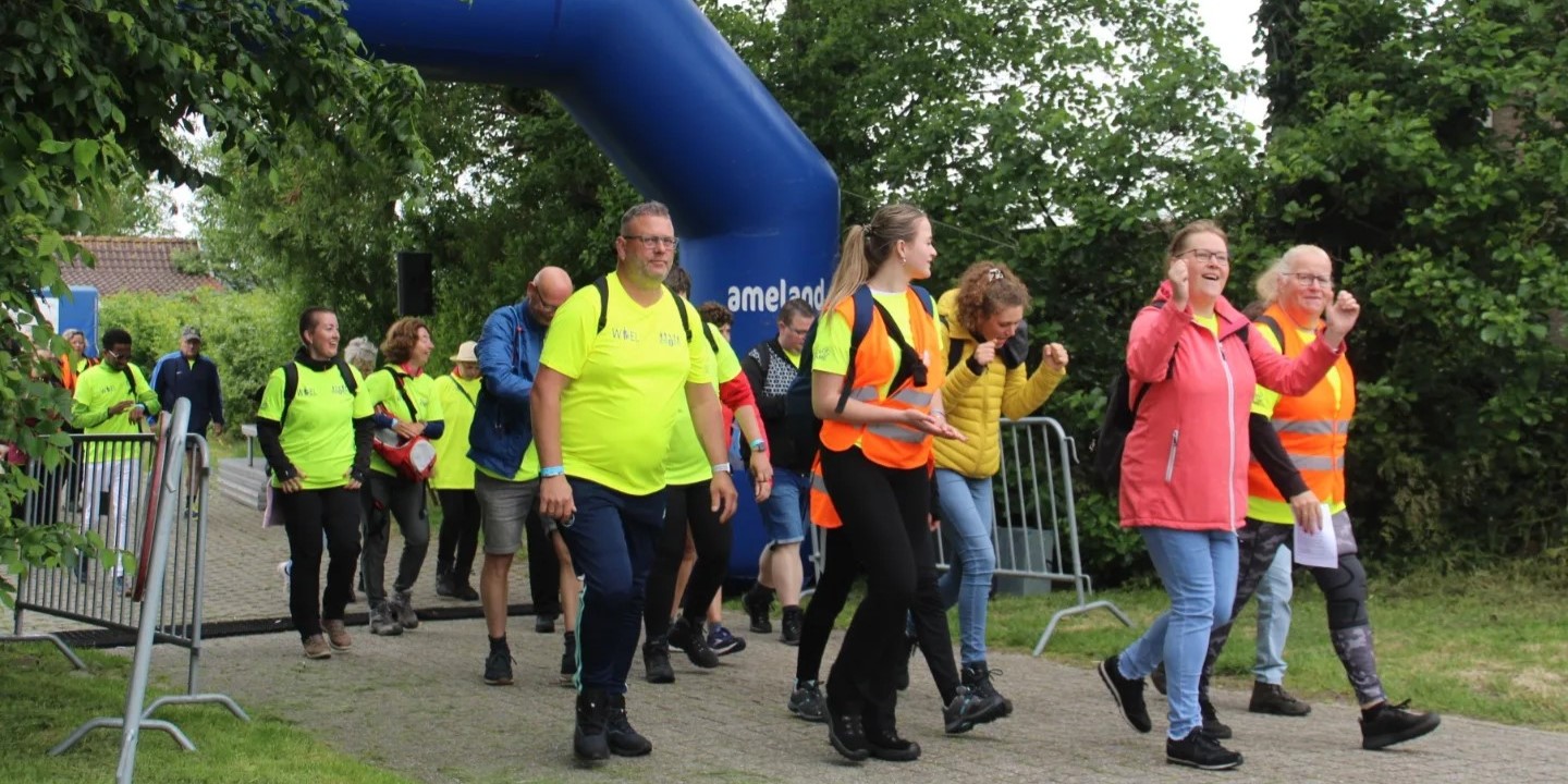 Foto: Better2Gether finisht gezamenlijk tijdens rondje Ameland