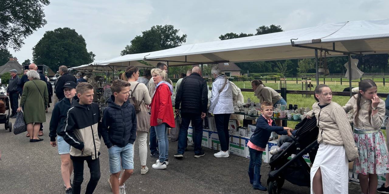 Foto: Rommelmarkt voor goede doel Bijbel Binnen Bereik