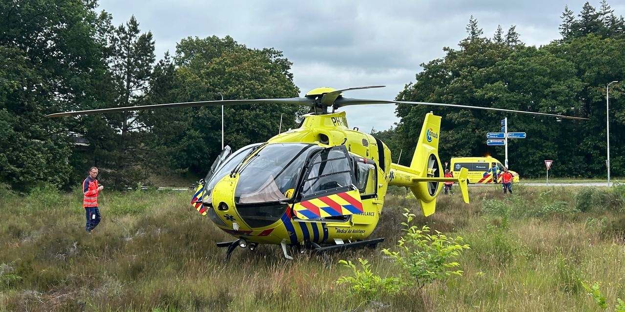 Foto: Man valt van ladder: traumahelikopter opgeroepen