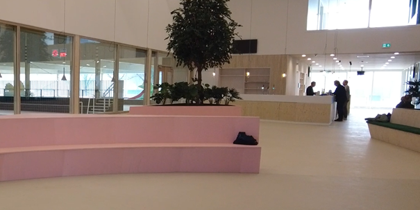 Foto: Sportbedrijf vraagt gemeente om vaste schenktijden alcohol in foyer toe te staan