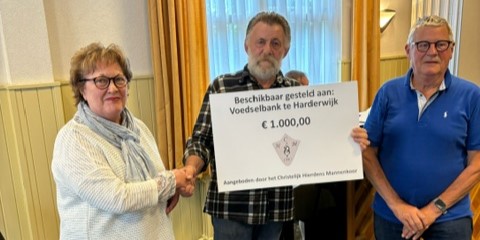 Foto: Cheque voor Voedselbank Harderwijk, Ermelo en Putten