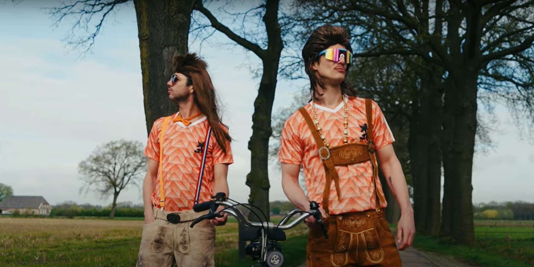 Foto: Maakt Harderwijker vriendengroep de nieuwe EK-hit?