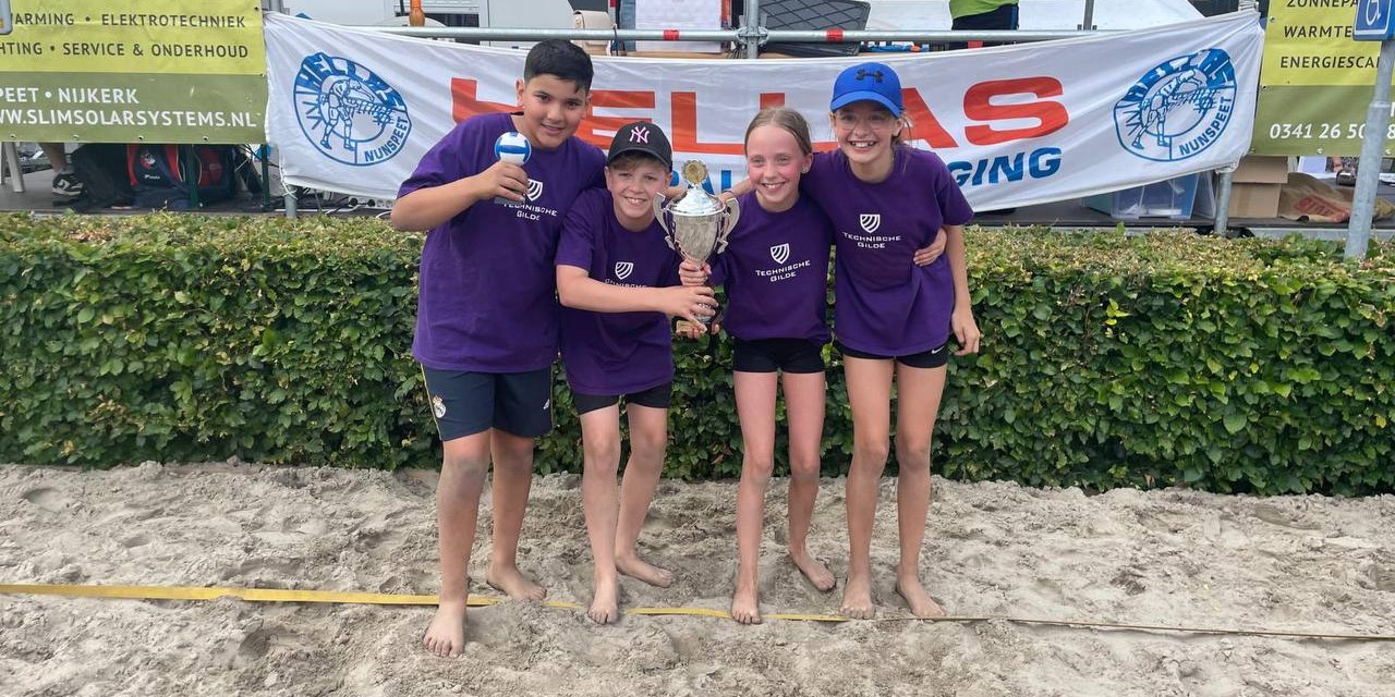 Foto: Franciscus 1 wint Scholieren Beachvolleybaltoernooi