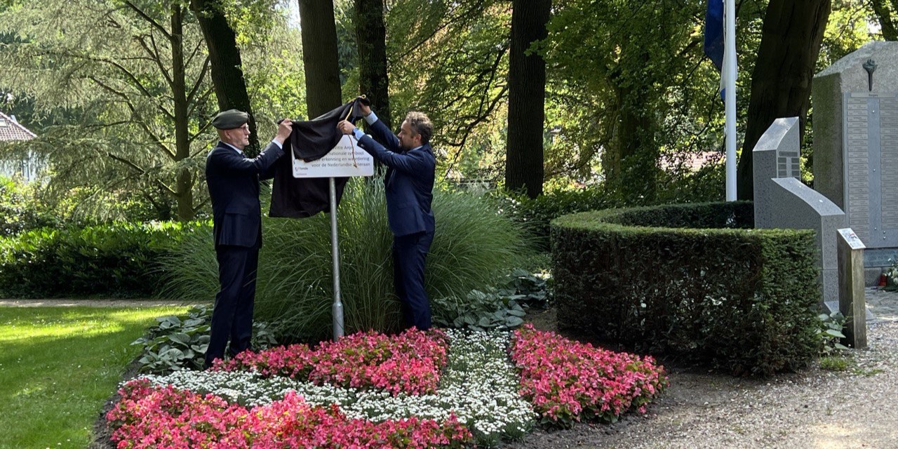 Foto: VIDEO: Veteranen Motorrijders herdenken samen met bewoners Bunterhoek onze oorlogsslachtoffers