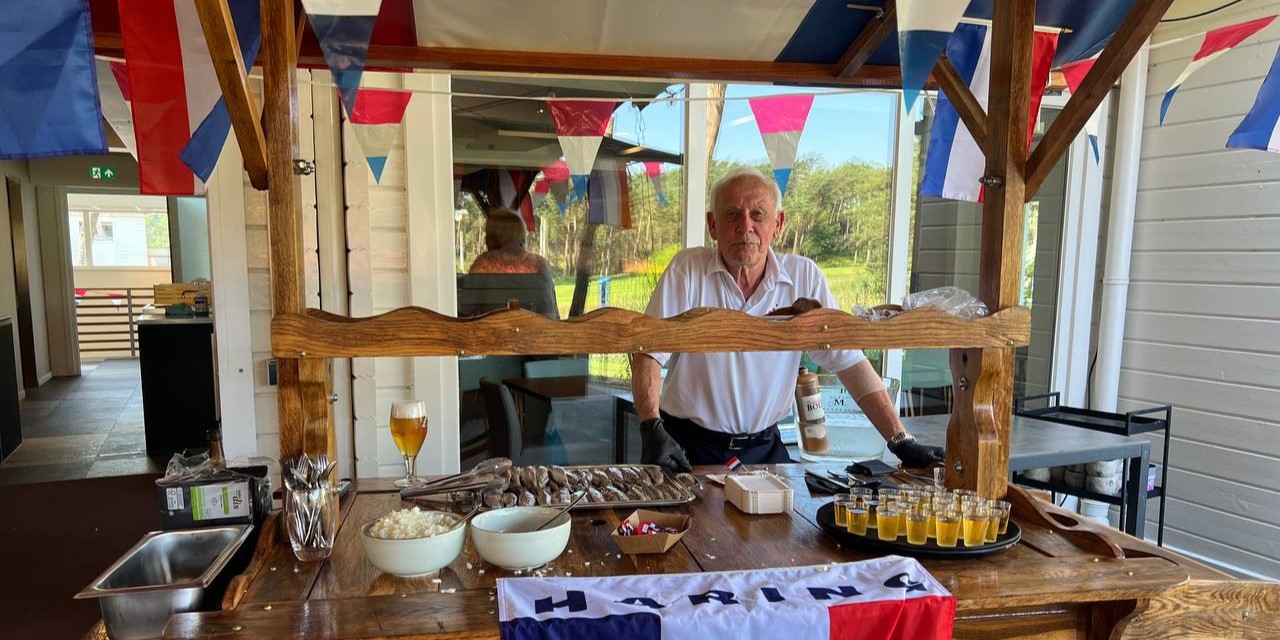 Foto: Eén keer per jaar kruisen de Dames de clubs met de Heeren 