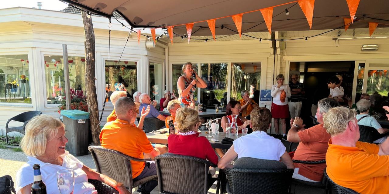 Foto: Eén keer per jaar kruisen de Dames de clubs met de Heeren 