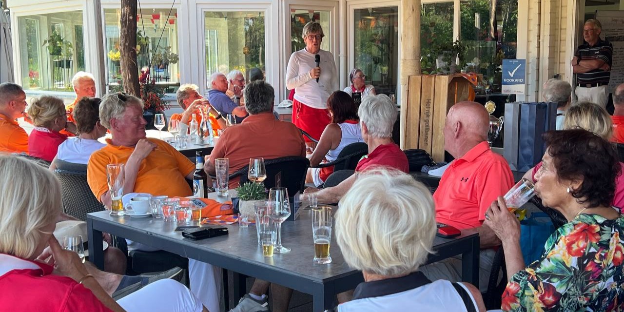 Foto: Eén keer per jaar kruisen de Dames de clubs met de Heeren 